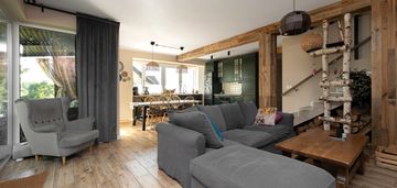 Dom nad doliną - enklawa z lasem w ogrodzie