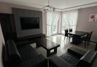 Słoneczny apartament z balkonem i udogodnieniami