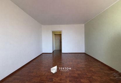 Metro | cicho i spokojnie | zielono