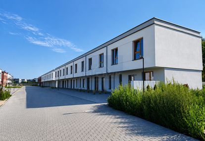 Nowy dom w zabudowie szeregowej, parkitka