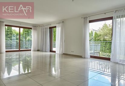 Borek koło szkoły międzynarodowej. duży, wygodny.