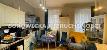 Kawalerka 25 m² po remoncie – niski parter – centr
