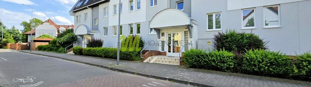 Dwustronne, zamykany garaż w hali, balkon