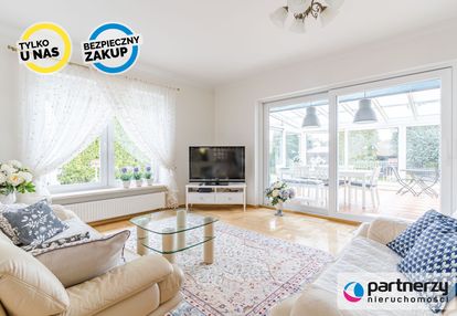 Centrum osowy, parterowy z ogrodem zimowym.