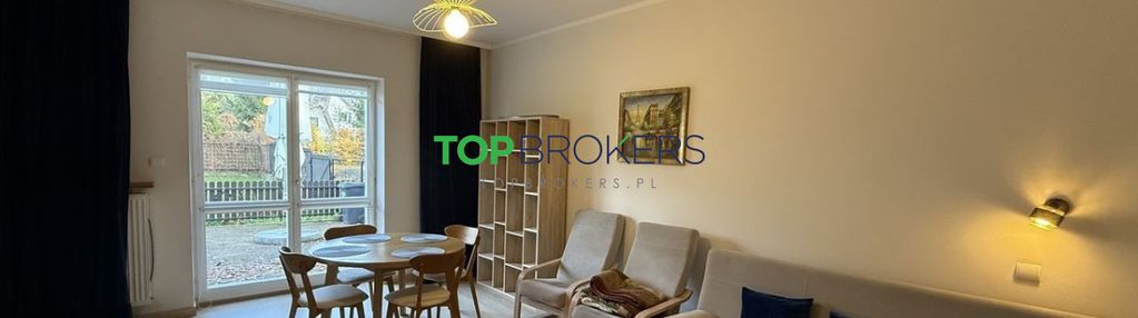 Kameralny parterowy dom przy lesie