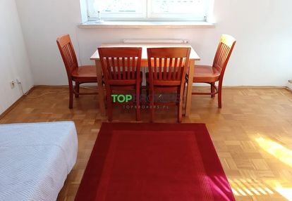 Przestronny pokój z osobną kuchnią, metro