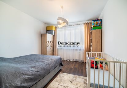 Dwa niezależne pokoje z jasną kuchnią - centrum