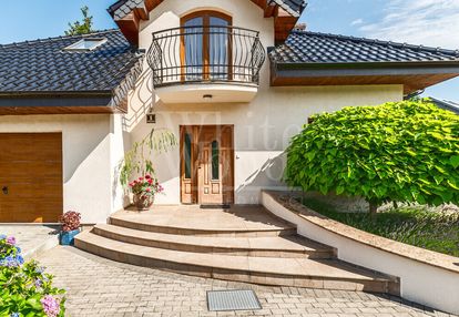 Komfortowy dom dla rodziny i budynek dla letników