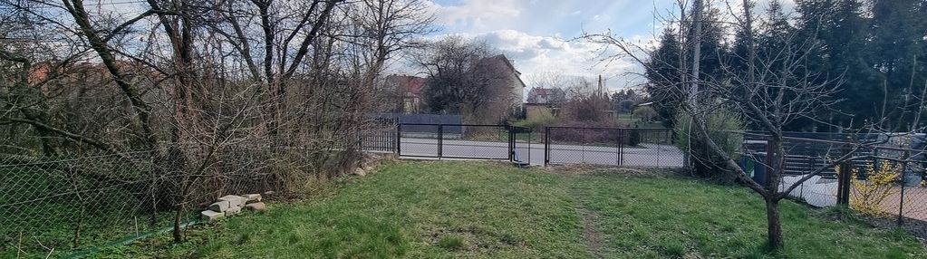 Działka w pobliżu lasu