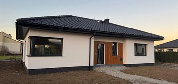 Dom parterterowy w centrum kęt