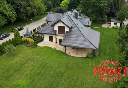 Piękny stylowy dom przy trzech stawach