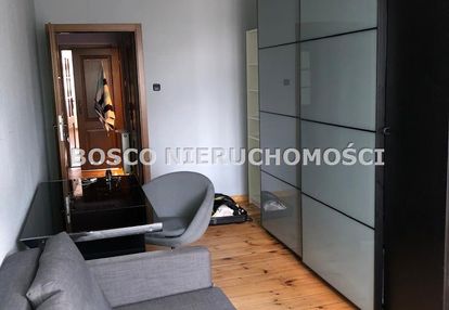 Ścisłe centrum, kamienica w dobrym stanie