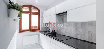 Komfortowe m-3 z miejscem postojowym i piwnicą.