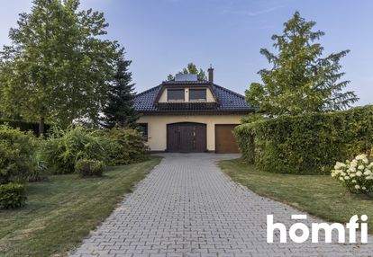 Duży rodzinny dom z malowniczym ogrodem