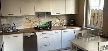 Komfortowe trzy pokoje dla rodziny, ogródek