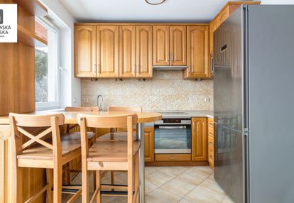 Wyposażone 2 pokoje w spokojnej okolicy