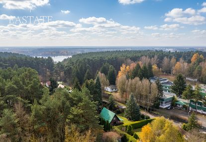 Drewniany dom z ogrodem i basenem, jachranka