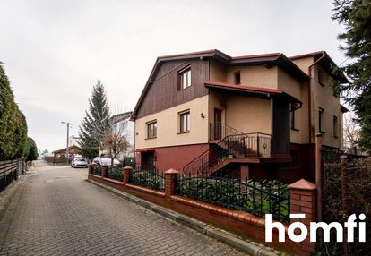 Trzykondygnacyjny dom z potencjałem w nysie.