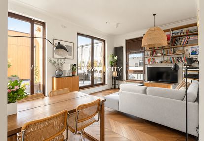 Wysoki apartament z tarasem na wilanowie.