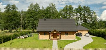 Wyjątkowy dom z bali cicho i zielono