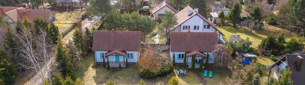 Dwa domki na dużej działce nad morzem