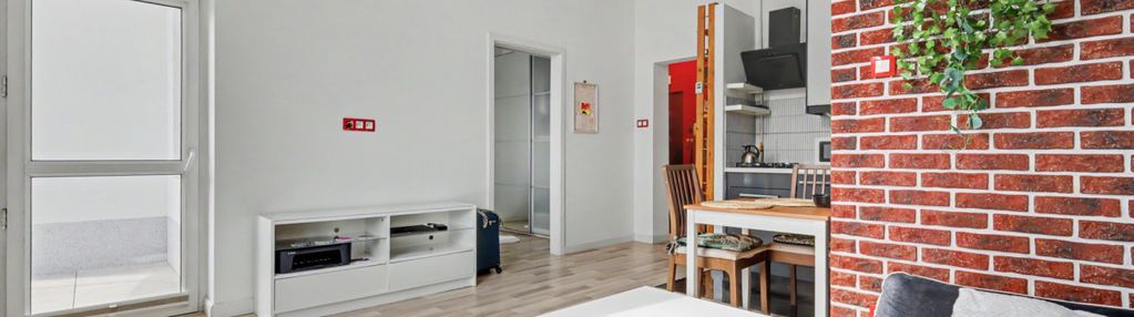 Dwa pokoje, balkon, miejsce parkingowe. gocław.