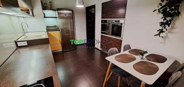 Przestronne 5 pokoi z osobną kuchnią, dwa garaże