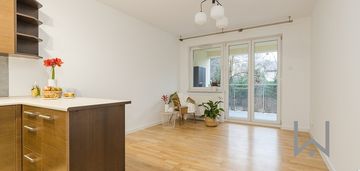 3 pokoje, loggia 16 mkw, garaż podziemny.