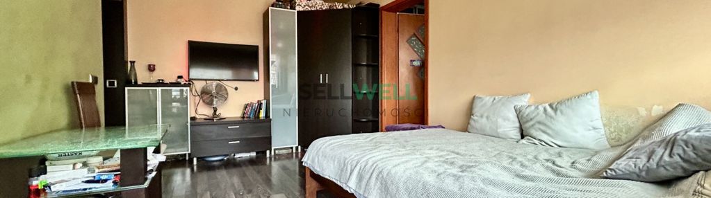 2 pokoje, balkon, ogrodzony teren.