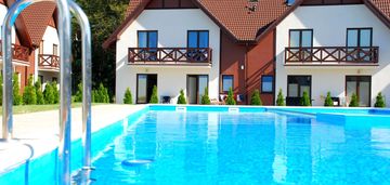 Dwupoziomowy apartament nad morzem z basenem