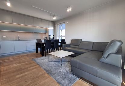 Bezpośrednio: 2 miejsca postojowe, klimatyzacja