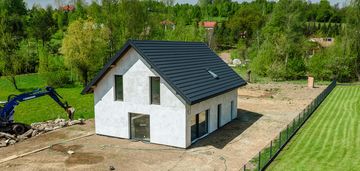 Dom z garażem na 6 arowej działce