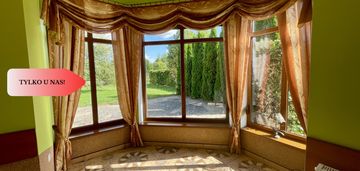 Wyjątkowy parterowy budynek z ogrodem