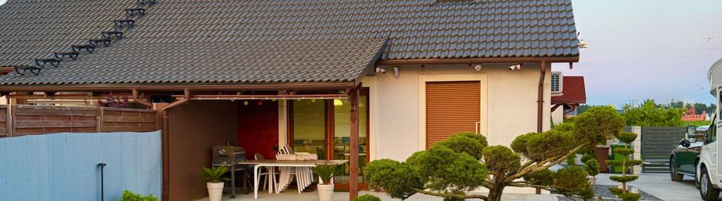 Piekny dom w kamionkach w zabudowie bliźniaczej