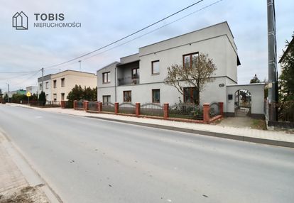 Przestronny dom na 2 rodziny na dużej działce