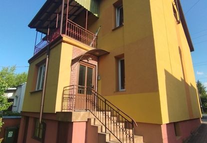 Klimatyczny dom przerobiony na 4 kawalerki