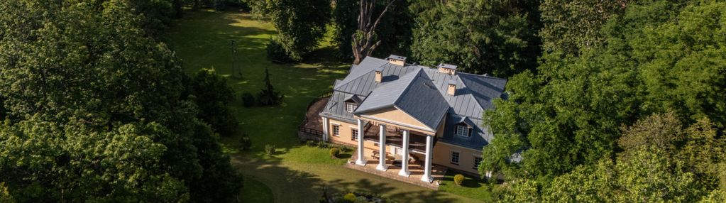Dwór z parkiem 1,75 ha | odrestaurowany | biznes |