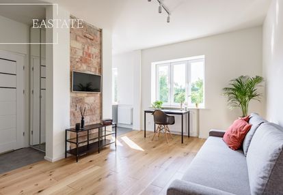 Kamienica | wysokie i widne | obok skweru