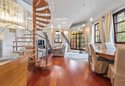 Dwupoziomowy apartament 130m2 na mokotowie