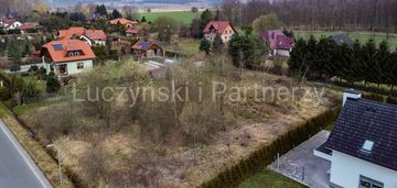 Słoneczna działka na spokojnym osiedlu