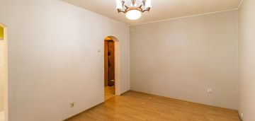 Teofilów, 1 pokój, 25 m², do remontu, 1. piętro