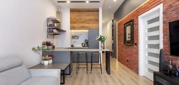 2-pokoje/ wys. 3,3m/ ogród 100m2/ garaż/ komórka