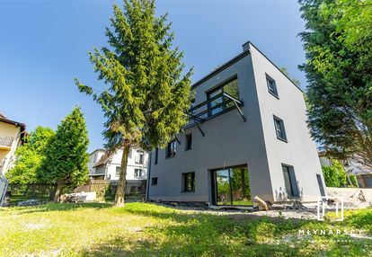 Apartament z ogródkiem.