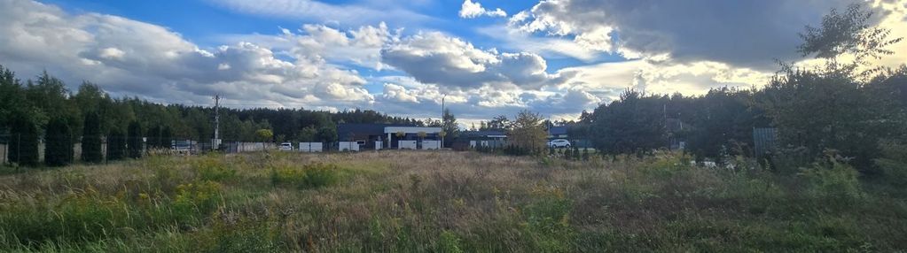 Uzbrojona i ogrodzona działka na sprzedaż.