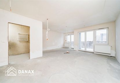 Nowe, z dużym balkonem, 1 miejsca post. i komórka