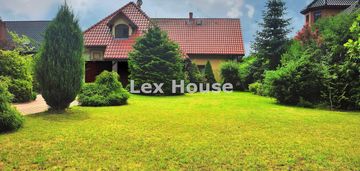 Dom z wejściem do lasu