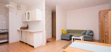 Balkon, pralka, lodówka, ciepła woda z sieci