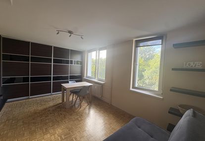 Kawalerka. 6/7 minut pieszo do metra. od zaraz
