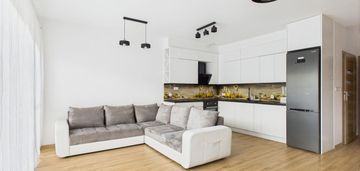 Biuro (pokój) na parterze+ 3 sypialnie + salon