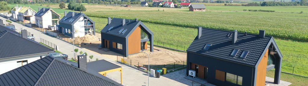 Efektowny dom w stylu nowoczesnej stodoły w wygodzie